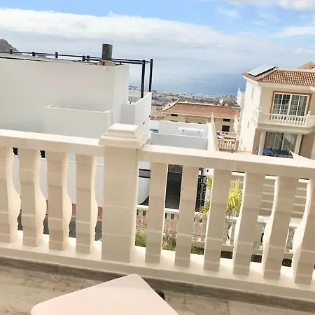 Vista Bella In Ruhiger Villengegend Mit Meerblick Costa Adeje