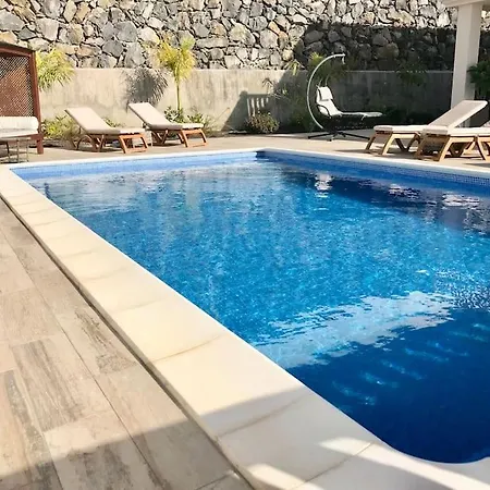 Vista Bella In Ruhiger Villengegend Mit Meerblick * 阿德耶