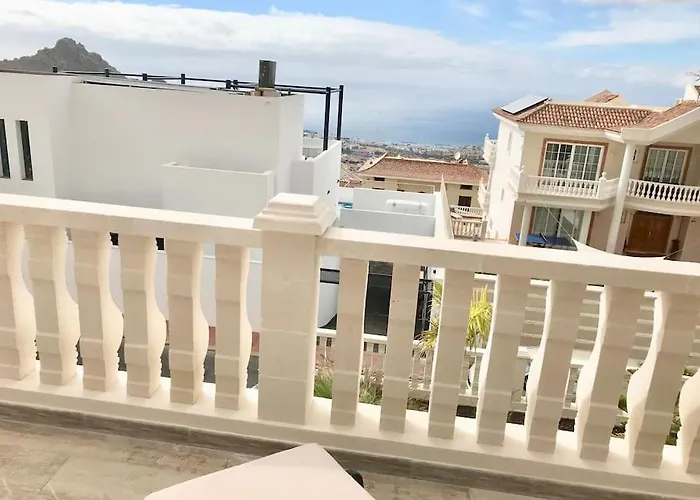 Vista Bella In Ruhiger Villengegend Mit Meerblick Адехе