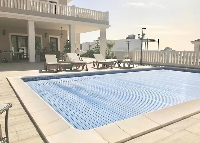 Vista Bella In Ruhiger Villengegend Mit Meerblick * Адехе