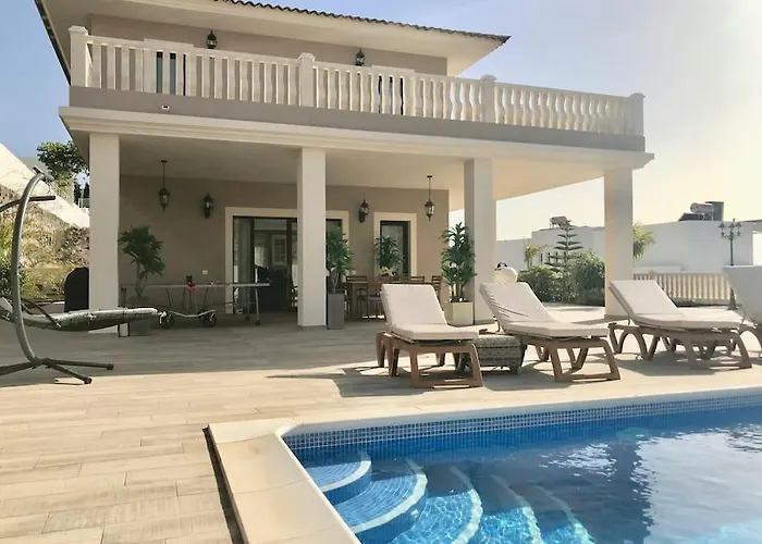 Vista Bella In Ruhiger Villengegend Mit Meerblick Вілла *