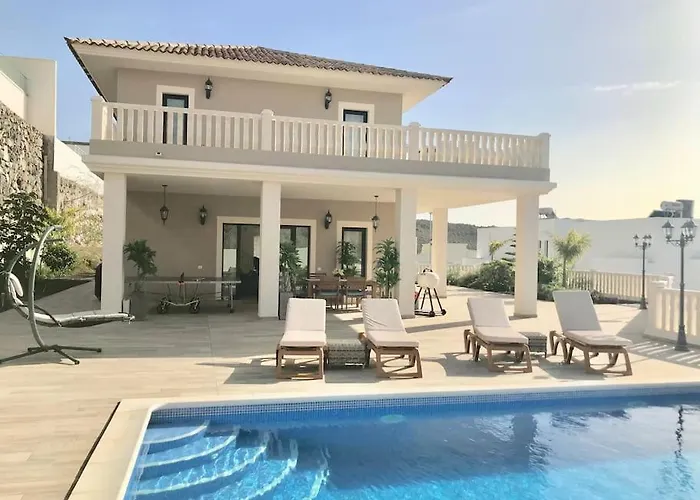 Vista Bella In Ruhiger Villengegend Mit Meerblick * Адехе