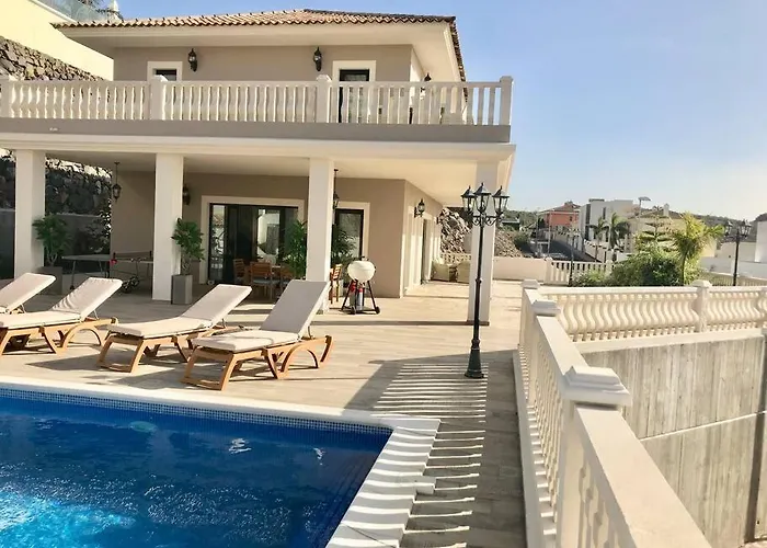 Vista Bella In Ruhiger Villengegend Mit Meerblick *