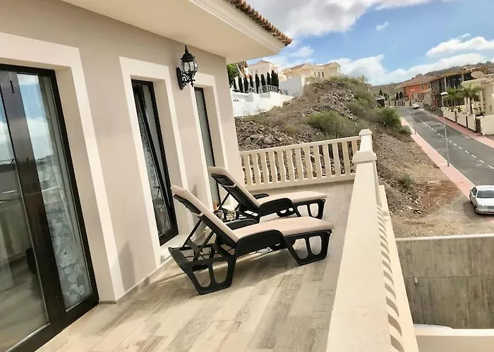 Vista Bella In Ruhiger Villengegend Mit Meerblick * Адехе