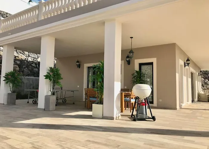 Vista Bella In Ruhiger Villengegend Mit Meerblick Адехе