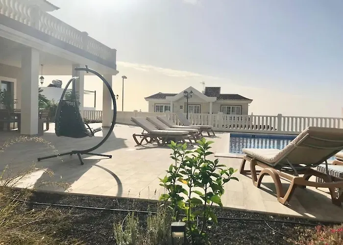 Vista Bella In Ruhiger Villengegend Mit Meerblick Вілла Адехе