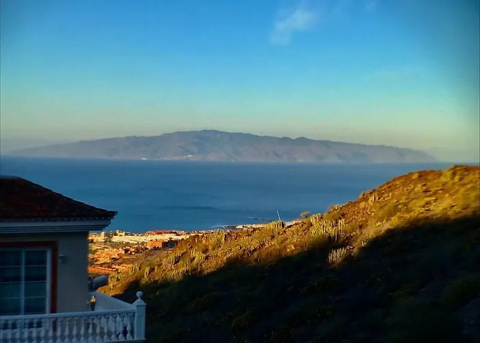Vista Bella In Ruhiger Villengegend Mit Meerblick Вілла