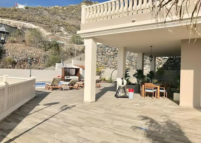 Vista Bella In Ruhiger Villengegend Mit Meerblick Вілла Адехе