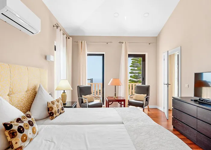 Vista Bella In Ruhiger Villengegend Mit Meerblick Вілла Адехе