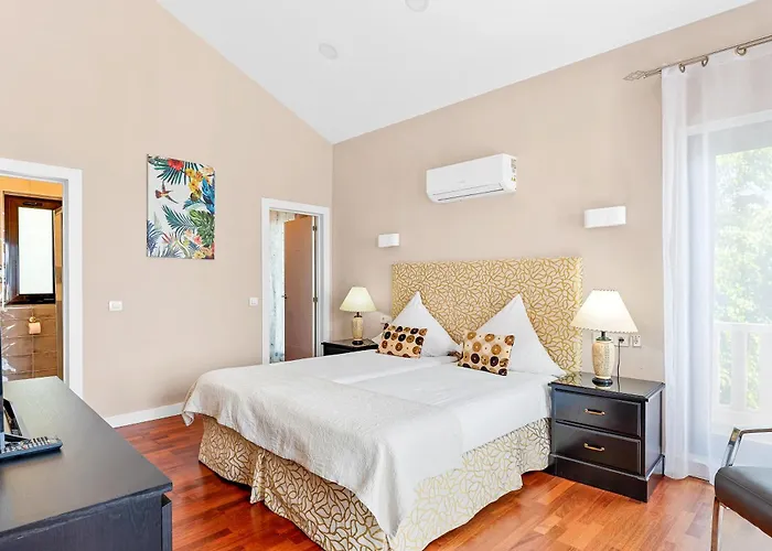 Vista Bella In Ruhiger Villengegend Mit Meerblick Адехе