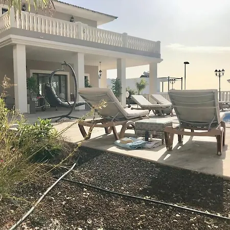 Vista Bella In Ruhiger Villengegend Mit Meerblick Βίλα