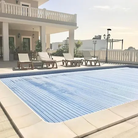 Vista Bella In Ruhiger Villengegend Mit Meerblick * Адехе