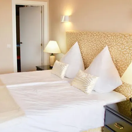 Vista Bella In Ruhiger Villengegend Mit Meerblick *