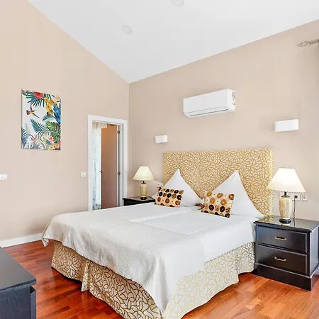 Vista Bella In Ruhiger Villengegend Mit Meerblick Адехе