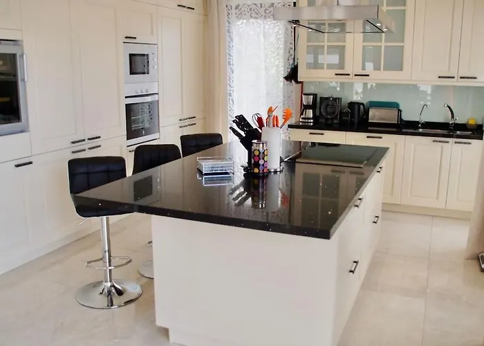 Villa Vista Bella In Ruhiger Villengegend Mit Meerblick *