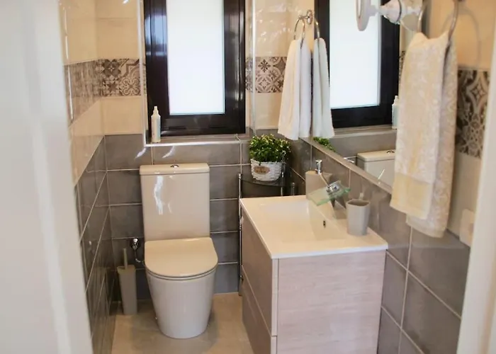 Vista Bella In Ruhiger Villengegend Mit Meerblick *