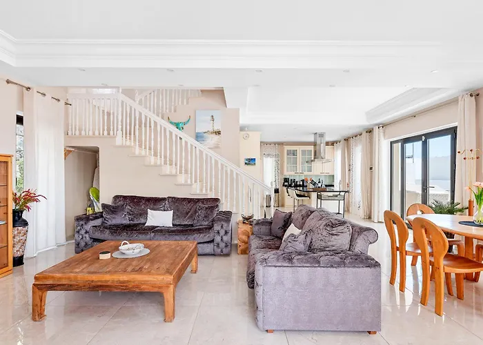 Vista Bella In Ruhiger Villengegend Mit Meerblick