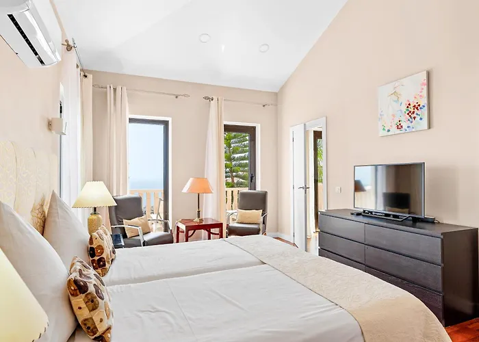 Villa Vista Bella In Ruhiger Villengegend Mit Meerblick