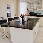 Villa Vista Bella In Ruhiger Villengegend Mit Meerblick *