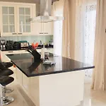 Villa Vista Bella In Ruhiger Villengegend Mit Meerblick Costa Adeje (Tenerife)