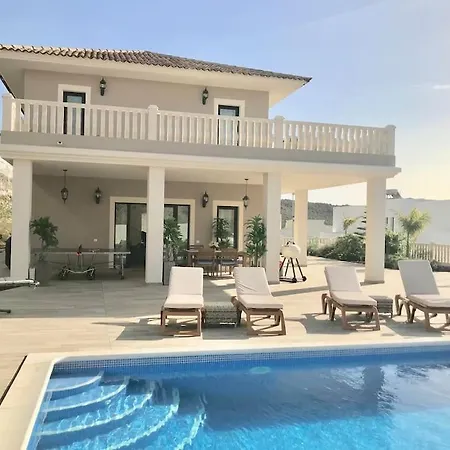 Vista Bella In Ruhiger Villengegend Mit Meerblick * Адехе