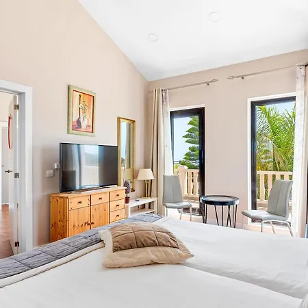 Vista Bella In Ruhiger Villengegend Mit Meerblick Вилла Адехе