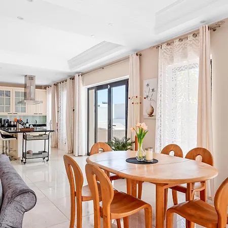 Vila Vista Bella In Ruhiger Villengegend Mit Meerblick